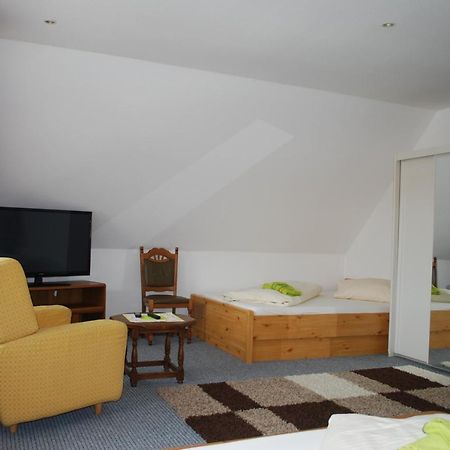 Landhotel Bienstadt Georgenthal  ภายนอก รูปภาพ