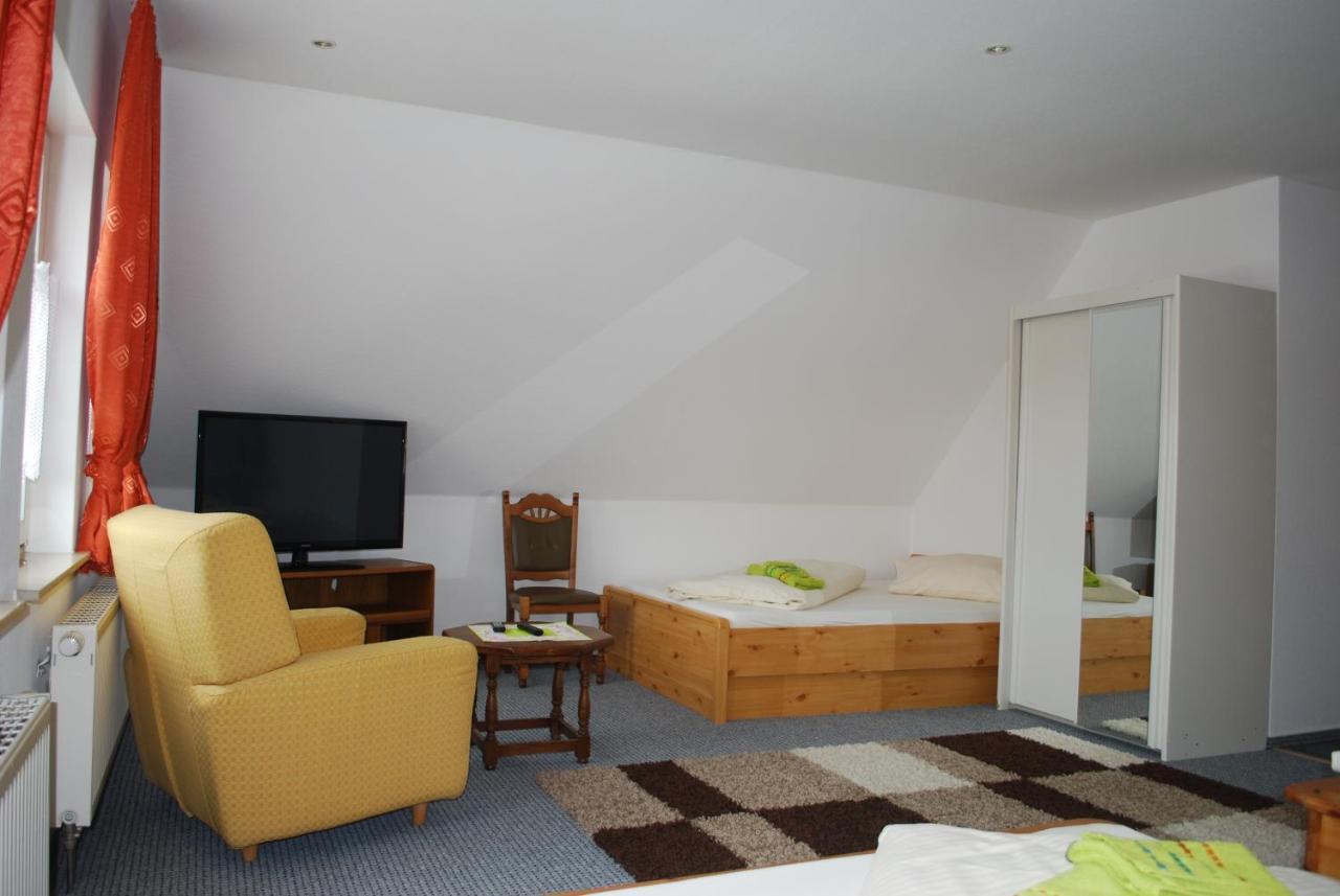 Landhotel Bienstadt Georgenthal  ภายนอก รูปภาพ